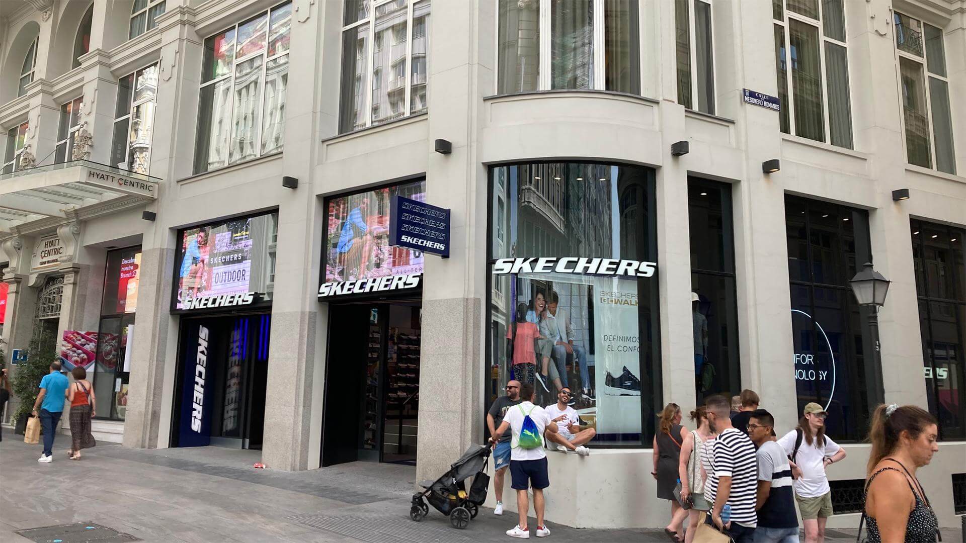 Astra Signs Case Study - Sketchers Madrid